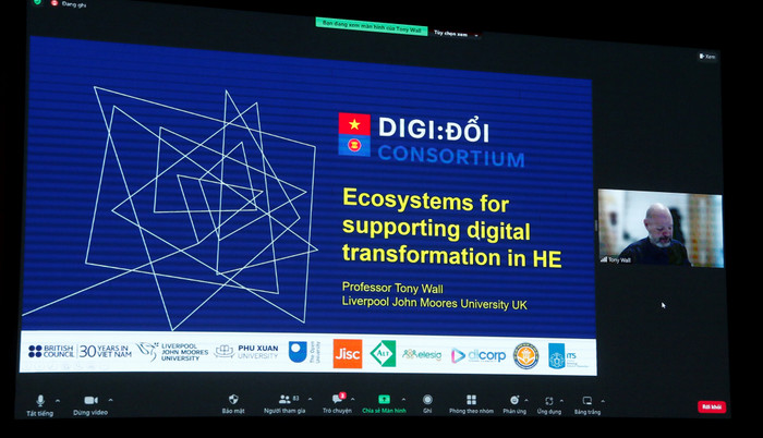 Giáo sư Tony Wall - Đại học LJMU, Trưởng dự án “Digi:Đổi” chia sẻ trực tuyến. Giáo sư Tony Wall - Đại học LJMU, Trưởng dự án “Digi:Đổi” chia sẻ trực tuyến.