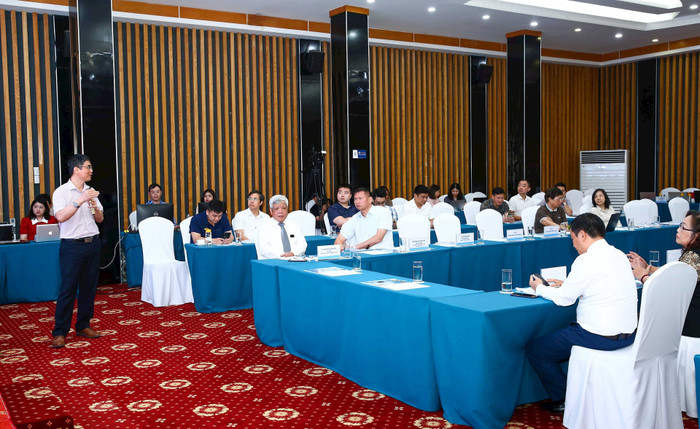 Ông Nguyễn Việt Dũng - Phó Chủ tịch HĐQT Công ty Cổ phần Halcom Việt Nam trình bày tham luận tại Diễn đàn. Ông Nguyễn Việt Dũng - Phó Chủ tịch HĐQT Công ty Cổ phần Halcom Việt Nam trình bày tham luận tại Diễn đàn.