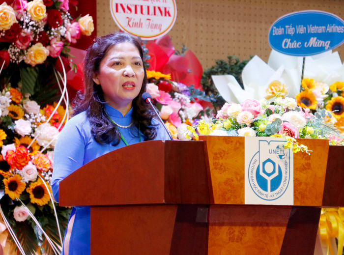 Bà Nguyễn Thị Kim Dung - Chủ tịch Liên đoàn Lao động quận Hai Bà Trưng (Hà Nội) phát biểu tại lễ khai mạc..