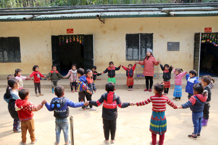 Nhiều địa phương thiếu nguồn lực đầu tư cho giáo dục nói chung và cơ sở vật chất, trang thiết bị nói riêng; cơ sở vật chất, trang thiết bị dạy học còn thiếu và chưa đồng bộ. Ảnh: Mộc Trà.