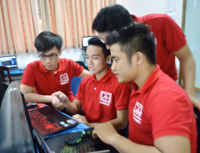 Các thành viên đội Buff – DTU2 cũng lên phương án luyện tập của riêng mình. (Ảnh: An Nguyên)