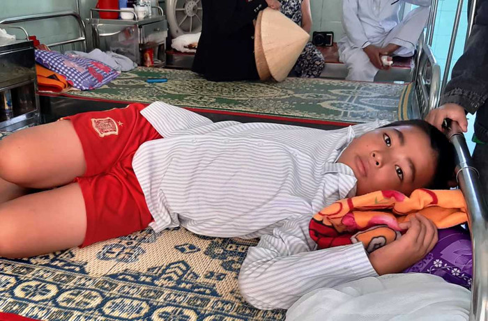 Em HLN. (học sinh lớp 6.2) phải nhập viện điều trị sau khi bị tát 230 cái vào má theo yêu cầu của cô giáo chủ nhiệm. Em HLN. (học sinh lớp 6.2) phải nhập viện điều trị sau khi bị tát 230 cái vào má theo yêu cầu của cô giáo chủ nhiệm.