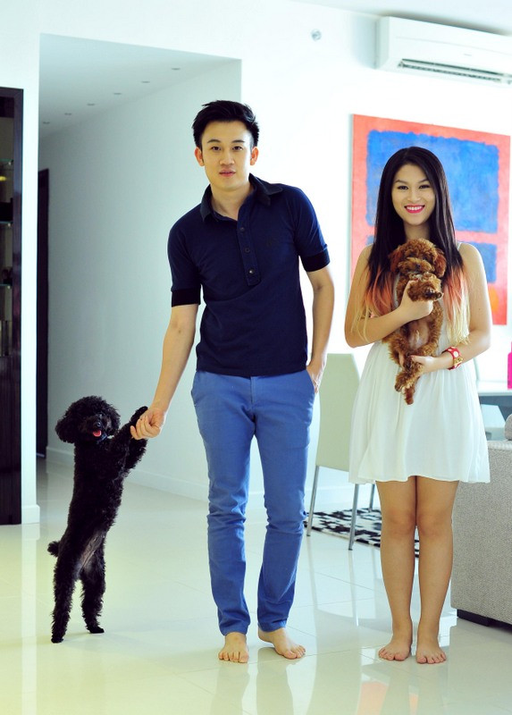 Đặc biệt, chú chó nhỏ luôn quẩn quanh chân Vũ mỗi khi về nhà". Dương Triệu Vũ cho biết anh rất yêu mến động vật, đặc biệt rất thích nuôi chó trong nhà, vì có thể bầu bạn cùng chúng mỗi lúc vui buồn. Đặc biệt, chú chó nhỏ luôn quẩn quanh chân Vũ mỗi khi về nhà". Dương Triệu Vũ cho biết anh rất yêu mến động vật, đặc biệt rất thích nuôi chó trong nhà, vì có thể bầu bạn cùng chúng mỗi lúc vui buồn.