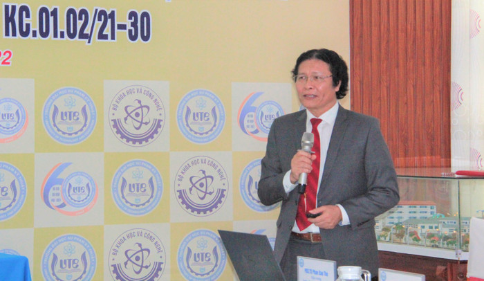 Phó Giáo sư Phan Cao Thọ - Hiệu trưởng Trường Đại học Sư phạm Kỹ thuật – Đại học Đà Nẵng chia sẻ về đề tài nghiên cứu được Bộ Khoa học Công nghệ đặt hàng. Ảnh: AN