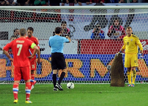 Nào, ông giỏi thì rút thẻ đi… Nào, ông giỏi thì rút thẻ đi…