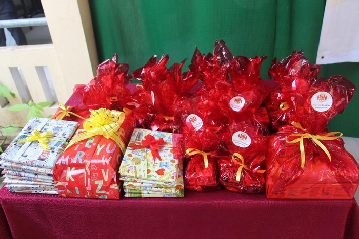 Cuộc thi không thể thiếu những phần thưởng, là những món quà động viên các em. Cuộc thi không thể thiếu những phần thưởng, là những món quà động viên các em.