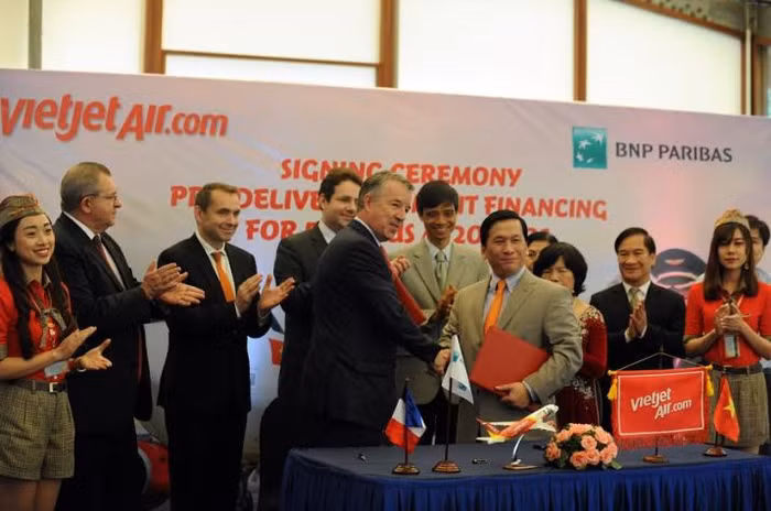 Đại diện Vietjet và Ngân hàng BNP Paribas ký thỏa thuận hợp tác Đại diện Vietjet và Ngân hàng BNP Paribas ký thỏa thuận hợp tác