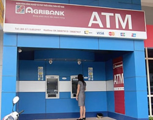 Theo TS Nguyễn Trí Hiếu, việc ông Nghị tin tưởng vào vị giám đốc phòng giao dịch mà không thực hiện đúng quy trình gửi tiền tiết kiệm khi xảy ra vấn đề thì khách hàng phải chịu trách nhiệm (ảnh minh họa). Theo TS Nguyễn Trí Hiếu, việc ông Nghị tin tưởng vào vị giám đốc phòng giao dịch mà không thực hiện đúng quy trình gửi tiền tiết kiệm khi xảy ra vấn đề thì khách hàng phải chịu trách nhiệm (ảnh minh họa).