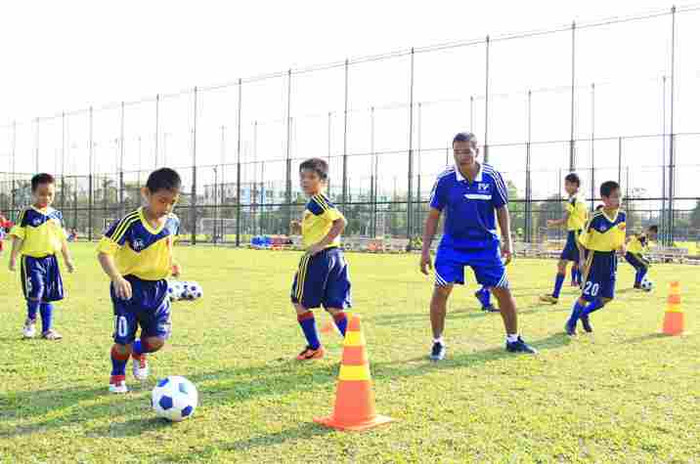 Kỹ thuật lừa bóng qua