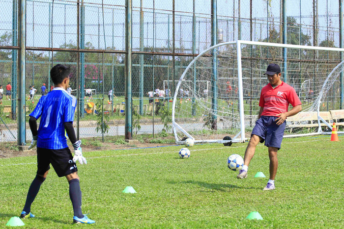 Luyện tập khả năng bắt bóng cho thủ môn