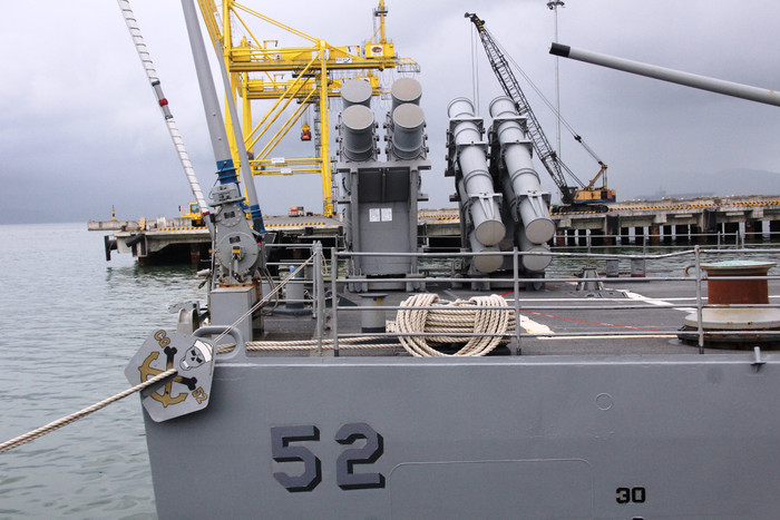 Cụm phóng tên lửa trên tàu USS Bunker Hill (CG 52).