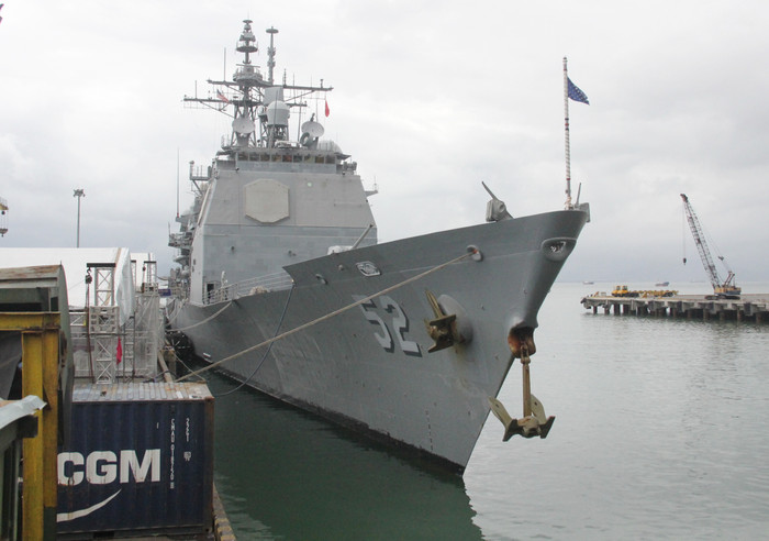 Tàu USS Bunker Hill (CG 52) cập cảng Tiên Sa ngày 5/3.