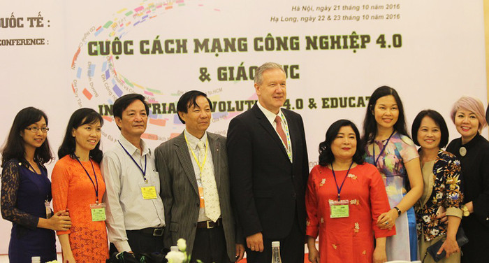 Các chuyên gia dự Hội thảo quốc tế “Cuộc cách mạng công nghiệp 4.0 và giáo dục” do Hiệp hội các trường Đại học, Cao đẳng Việt Nam tổ chức ngày 21/10 (Ảnh: Thùy Linh) Các chuyên gia dự Hội thảo quốc tế “Cuộc cách mạng công nghiệp 4.0 và giáo dục” do Hiệp hội các trường Đại học, Cao đẳng Việt Nam tổ chức ngày 21/10 (Ảnh: Thùy Linh)