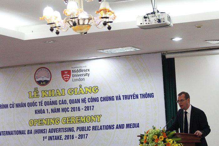 Khai giảng khóa đầu tiên cử nhân truyền thông, báo chí theo chuẩn quốc tế ảnh 2