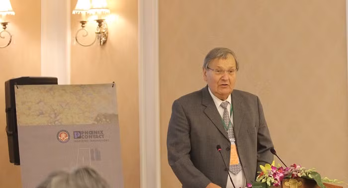 GS.TS Peter Eckardt – Đại biểu Quốc hội Đức, Giáo sư Đại học Hannover (Đức)