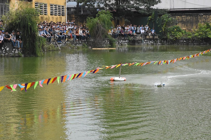 Cuộc đua nhận được nhiều sự chú ý của sinh viên Bách Khoa sáng 14/10