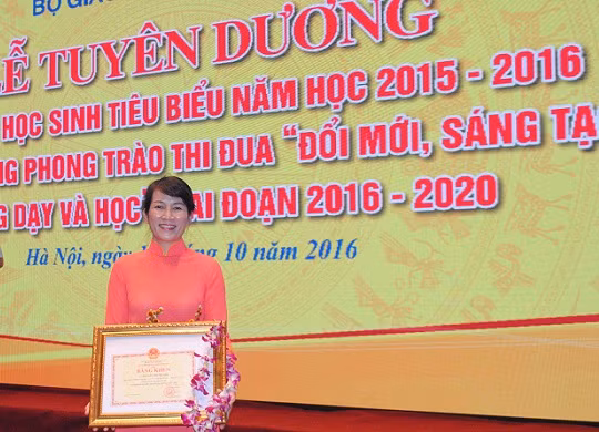 Cô hiệu trưởng miệt mài với những việc làm đổi mới trong trường học (Ảnh: Thùy Linh)