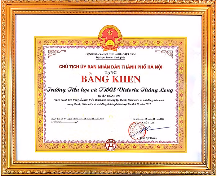 Bằng khen do chủ tịch Ủy ban nhân dân thành phố Hà Nội khen tặng Trường Tiểu học và Trung học cơ sở Victoria Thăng Long