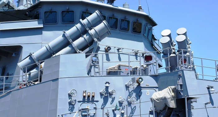 Cụm phóng tên lửa dẫn đường hiện đại được lắp đặt phía trước tàu.
