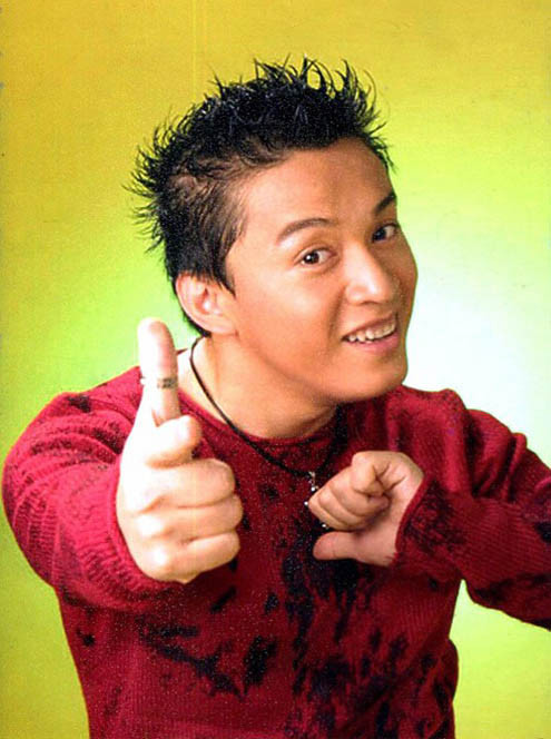 Những kiểu tóc của nam ca sĩ từng làm mưa làm gió một thời. Những kiểu tóc của nam ca sĩ từng làm mưa làm gió một thời.