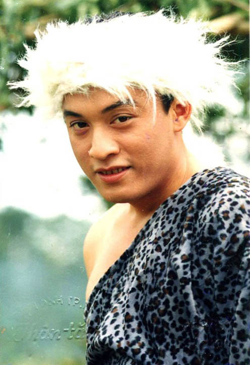 Lam Trường và những hình ảnh trẻ trung thời kì Làn Sóng Xanh. Lam Trường và những hình ảnh trẻ trung thời kì Làn Sóng Xanh.