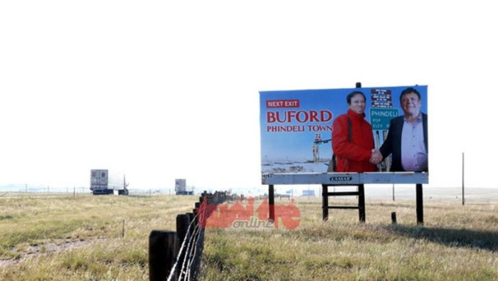 Trước đó, tháng 4/2012 ông Phạm Đình Nguyên đã đấu giá thành công mua lại thị trấn Buford với giá 900.000 USD, hơn 1 năm sau thị trấn Buford được đổi tên thành Phindeli Trước đó, tháng 4/2012 ông Phạm Đình Nguyên đã đấu giá thành công mua lại thị trấn Buford với giá 900.000 USD, hơn 1 năm sau thị trấn Buford được đổi tên thành Phindeli