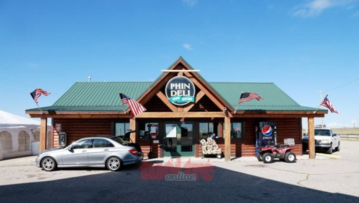 Biển hiệu tại cửa hàng cũng được thay đổi: Phin Deli Fine Coffêe Biển hiệu tại cửa hàng cũng được thay đổi: Phin Deli Fine Coffêe