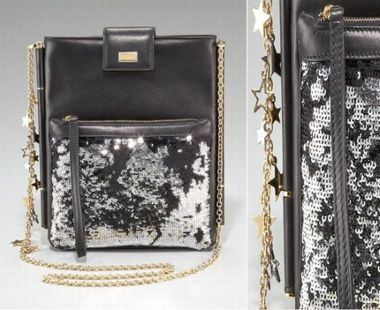 6. Túi đựng iPad siêu sang từ D& G Với thiết kế đảm bảo yếu tố thời trang lạ mắt và ấn tượng từ cái nhìn bên ngoài, túi đựng iPad của Dolce & Gabbana giúp cho người sử dụng cá tính và sành điệu hơn rất nhiều. Theo Dolce & Gabbana tiết lộ và những hình ảnh được công bố, loại túi xách iPad đặc biệt này được làm bằng da xịn có nút khóa làm bằng vàng và một số ngôi sao đính kèm trên quai đeo cũng được làm bằng vàng xịn. Giá bán chính thức của loại túi xách thời trang đựng iPad từ Dolce & Gabbana là 1.1750 USD ( gần 25 triệu đồng )