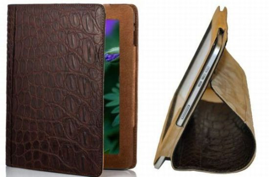 4. Vỏ ipad da cá sấu thật Padova Với chất liệu là da cá sấu thật, Padova iPad Case là sản phẩm vỏ iPad đắt giá mới nhất của nhà thiết kế nổi tiếng Jennifer Tattanelli đến từ Florence. Mặt bên trong chiếc vỏ này được lót một lớp da lộn đặc biệt cùng các ngăn nhỏ có thể giúp khách hàng cất các loại thẻ. Bên cạnh đó, với hai tông màu chính là đen và cà phê, Jennifer Tattanelli cho biết muốn mang đến cho người sử dụng iPad một bộ vỏ hoàn hảo và sang trọng nhất. Giá của sản phẩm là 1,599 USD ( hơn 30 triệu đồng )