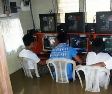 Thời này game thủ chịu chơi Cho dù lũ lớn cũng bơi trong nhà Thời này game thủ chịu chơi Cho dù lũ lớn cũng bơi trong nhà