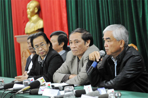 Đẩy trách nhiệm cho HLV trưởng - đòn cũ nhưng vẫn hiệu quả. Đẩy trách nhiệm cho HLV trưởng - đòn cũ nhưng vẫn hiệu quả.