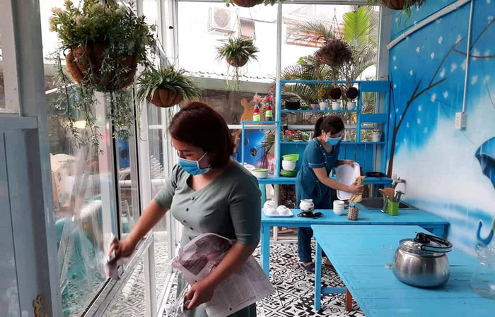 Các trường phải vệ sinh khử khuẩn trước khi đón học sinh trở lại trường. Ảnh: AN Các trường phải vệ sinh khử khuẩn trước khi đón học sinh trở lại trường. Ảnh: AN