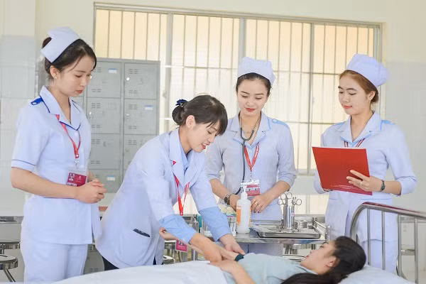 Hiện 100% giảng viên điều dưỡng trình độ Tiến sĩ tại nước ta đều do các cơ sở đào tạo nước ngoài cấp bằng. Ảnh minh họa: Trường Đại học Yersin Đà Lạt
