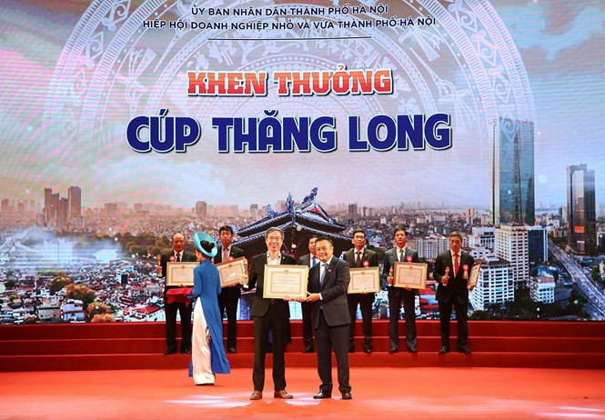 Đại diện Tập đoàn BRG nhận giải thưởng Cúp Thăng Long 2022 Đại diện Tập đoàn BRG nhận giải thưởng Cúp Thăng Long 2022