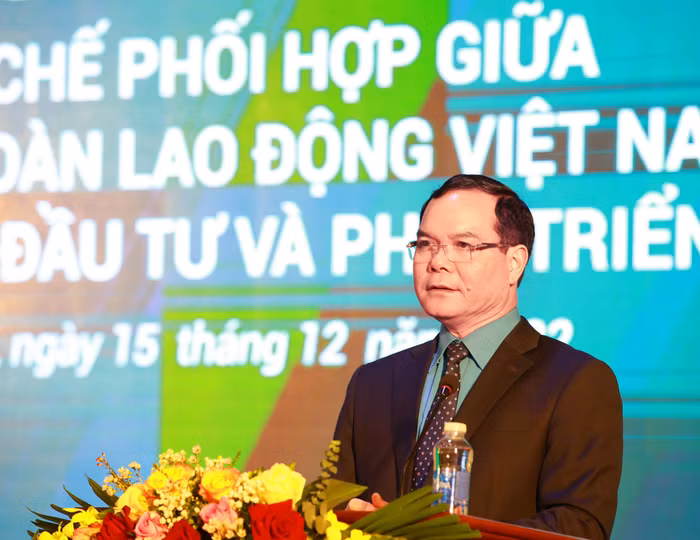 Ông Nguyễn Đình Khang - Ủy viên Ban Chấp hành Trung ương Đảng, Chủ tịch Tổng Liên đoàn Lao động Việt Nam phát biểu tại buổi lễ