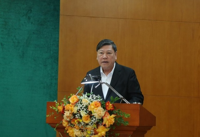 Đồng chí Trần Văn Rón trình bày báo cáo tại hội nghị. Ảnh: baochinhphu.vn Đồng chí Trần Văn Rón trình bày báo cáo tại hội nghị. Ảnh: baochinhphu.vn