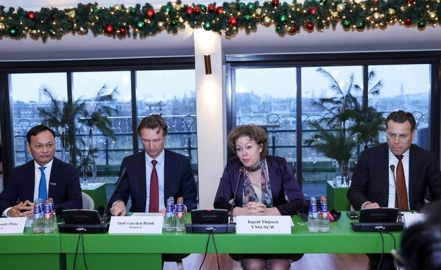 Lãnh đạo các tập đoàn nêu ý kiến tại cuộc gặp với Thủ tướng Phạm Minh Chính - Ảnh: VGP/Nhật Bắc