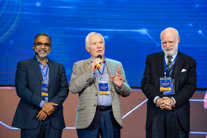 Sir David Payne, Chủ nhân Giải thưởng chia sẻ từ khóa - sự mãnh liệt, vô cùng tập trung để quyết tâm chiến thắng những thách thức trong khoa học. Sir David Payne, Chủ nhân Giải thưởng chia sẻ từ khóa - sự mãnh liệt, vô cùng tập trung để quyết tâm chiến thắng những thách thức trong khoa học.