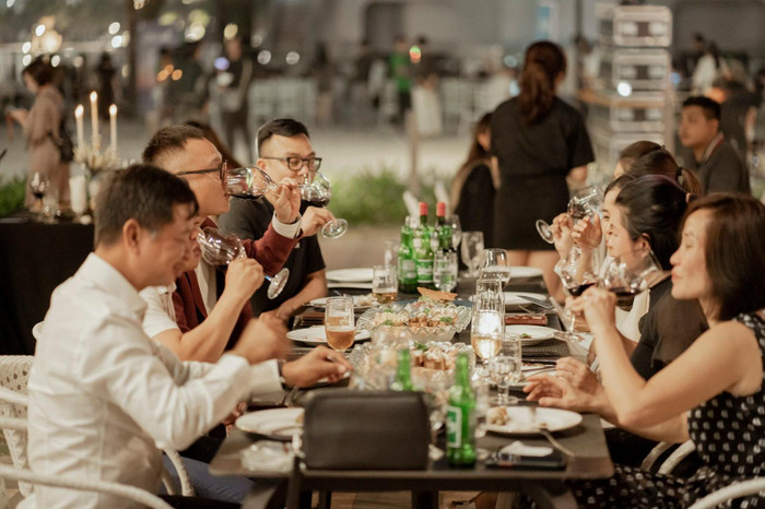 Trải nghiệm ẩm thực tiệc cưới 5 sao ngay trên bãi biển lãng mạn Trải nghiệm ẩm thực tiệc cưới 5 sao ngay trên bãi biển lãng mạn