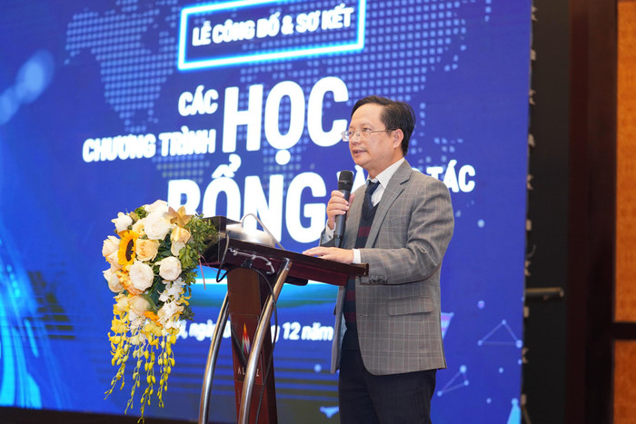 Giáo sư, Tiến sĩ khoa học Vũ Hoàng Linh, Hiệu trưởng trường Đại học Khoa học tự Nhiên, Đại học Quốc gia Hà Nội chia sẻ tại buổi lễ Giáo sư, Tiến sĩ khoa học Vũ Hoàng Linh, Hiệu trưởng trường Đại học Khoa học tự Nhiên, Đại học Quốc gia Hà Nội chia sẻ tại buổi lễ