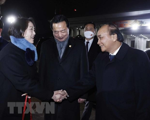 Lễ tiễn Chủ tịch nước Nguyễn Xuân Phúc tại sân bay quân sự Seoul. (Ảnh: Thống Nhất/TTXVN) Lễ tiễn Chủ tịch nước Nguyễn Xuân Phúc tại sân bay quân sự Seoul. (Ảnh: Thống Nhất/TTXVN)