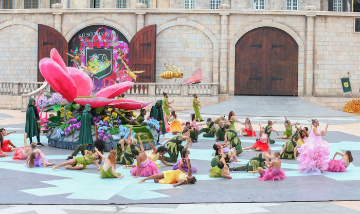 Show diễn Vũ hội Ánh dương tại Sun World Ba Na Hills Show diễn Vũ hội Ánh dương tại Sun World Ba Na Hills