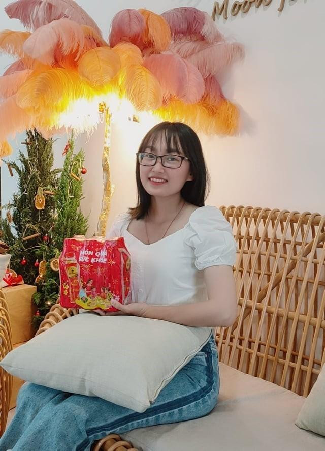 Người trẻ đang tìm đến các thức uống tốt cho sức khỏe như Trà Dr Thanh để thanh nhiệt cơ thể khỏi “sức nóng” dịp cuối năm. Người trẻ đang tìm đến các thức uống tốt cho sức khỏe như Trà Dr Thanh để thanh nhiệt cơ thể khỏi “sức nóng” dịp cuối năm.