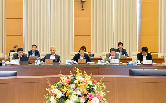Các đại biểu tham dự phiên họp. Ảnh: quochoi.vn