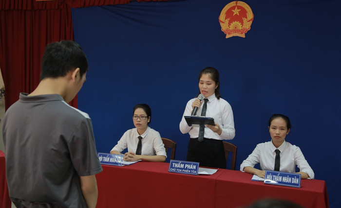 Một phiên tòa giả định do các sinh viên Luật trường Đại học Duy Tân tổ chức công phu, gắn liền với ứng dụng thực tiễn. Ảnh: AN Một phiên tòa giả định do các sinh viên Luật trường Đại học Duy Tân tổ chức công phu, gắn liền với ứng dụng thực tiễn. Ảnh: AN