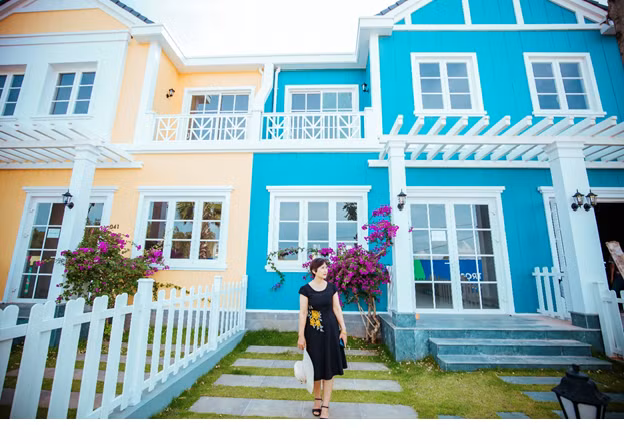 Chị Thanh Hà và ngôi nhà đang được hoàn thiện nội thất tại NovaWorld Phan Thiet