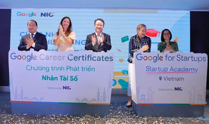 Chương trình Hỗ trợ phát triển nhân tài số - Google Career Certitifcates và Chương trình Hỗ trợ khởi nghiệp cho doanh nghiệp công nghệ - Google for Startups: Startup Academy đã chính thức được ra mắt tại Việt Nam vào tháng 7/2022. Ảnh: Trung tâm Đổi mới sáng tạo Quốc gia (NIC) Chương trình Hỗ trợ phát triển nhân tài số - Google Career Certitifcates và Chương trình Hỗ trợ khởi nghiệp cho doanh nghiệp công nghệ - Google for Startups: Startup Academy đã chính thức được ra mắt tại Việt Nam vào tháng 7/2022. Ảnh: Trung tâm Đổi mới sáng tạo Quốc gia (NIC)