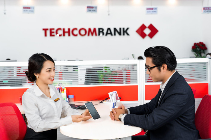 Techcombank sẽ cung cấp những trải nghiệm cá nhân hóa đáp ứng theo nhu cầu riêng biệt của từng khách hàng, trên cả kênh offline và online. Techcombank sẽ cung cấp những trải nghiệm cá nhân hóa đáp ứng theo nhu cầu riêng biệt của từng khách hàng, trên cả kênh offline và online.