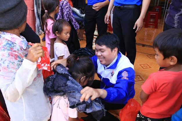 Anh Trương Chấn Sang tích cực tham gia vào các hoạt động thiện nguyện tại tại nhiều tỉnh, thành Anh Trương Chấn Sang tích cực tham gia vào các hoạt động thiện nguyện tại tại nhiều tỉnh, thành