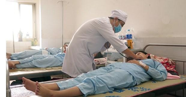 Điều trị cho bệnh nhân sốt xuất huyết. (Ảnh: Xuân Triệu/TTXVN) Điều trị cho bệnh nhân sốt xuất huyết. (Ảnh: Xuân Triệu/TTXVN)